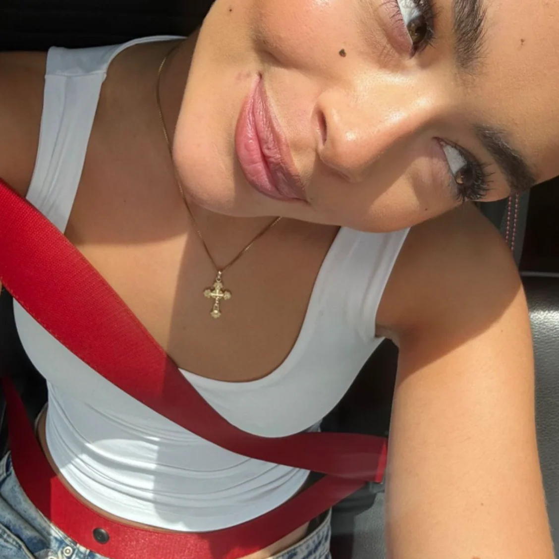 FRANCESCA CROSS NECKLACE GOLD - Image 12